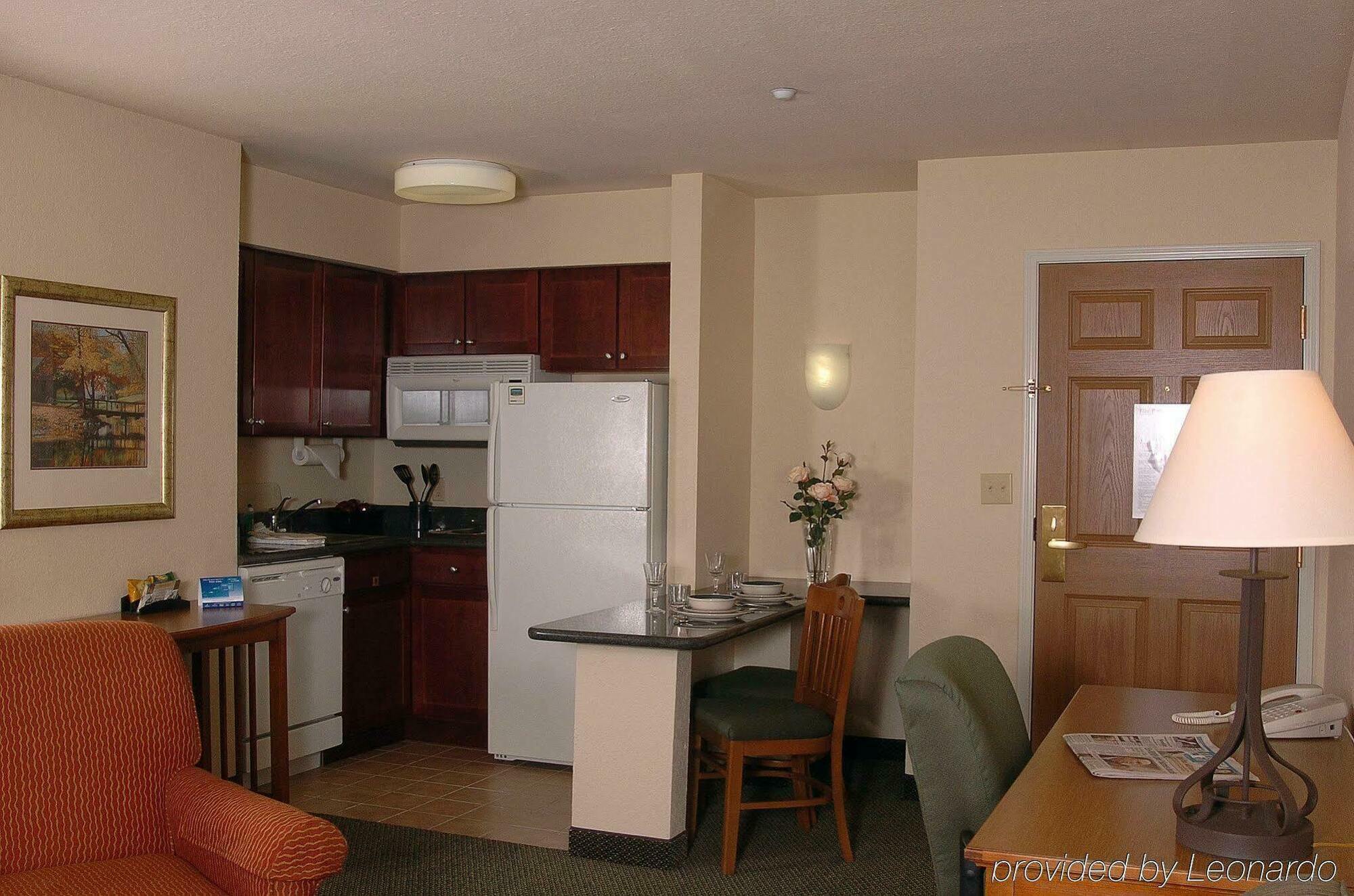 Staybridge Suites Allentown West Fogelsville Room photo